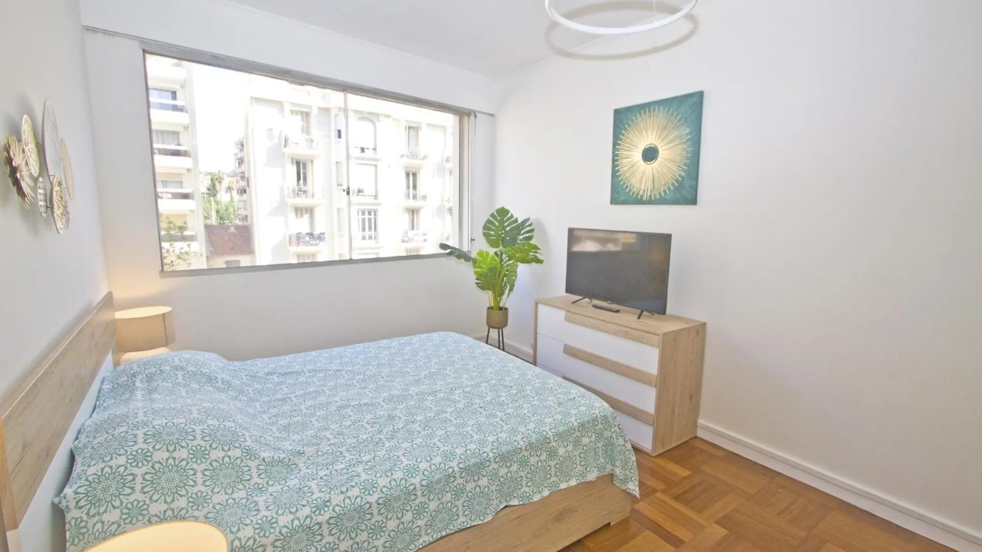 Luxury Sea Front Condo Milord Nice