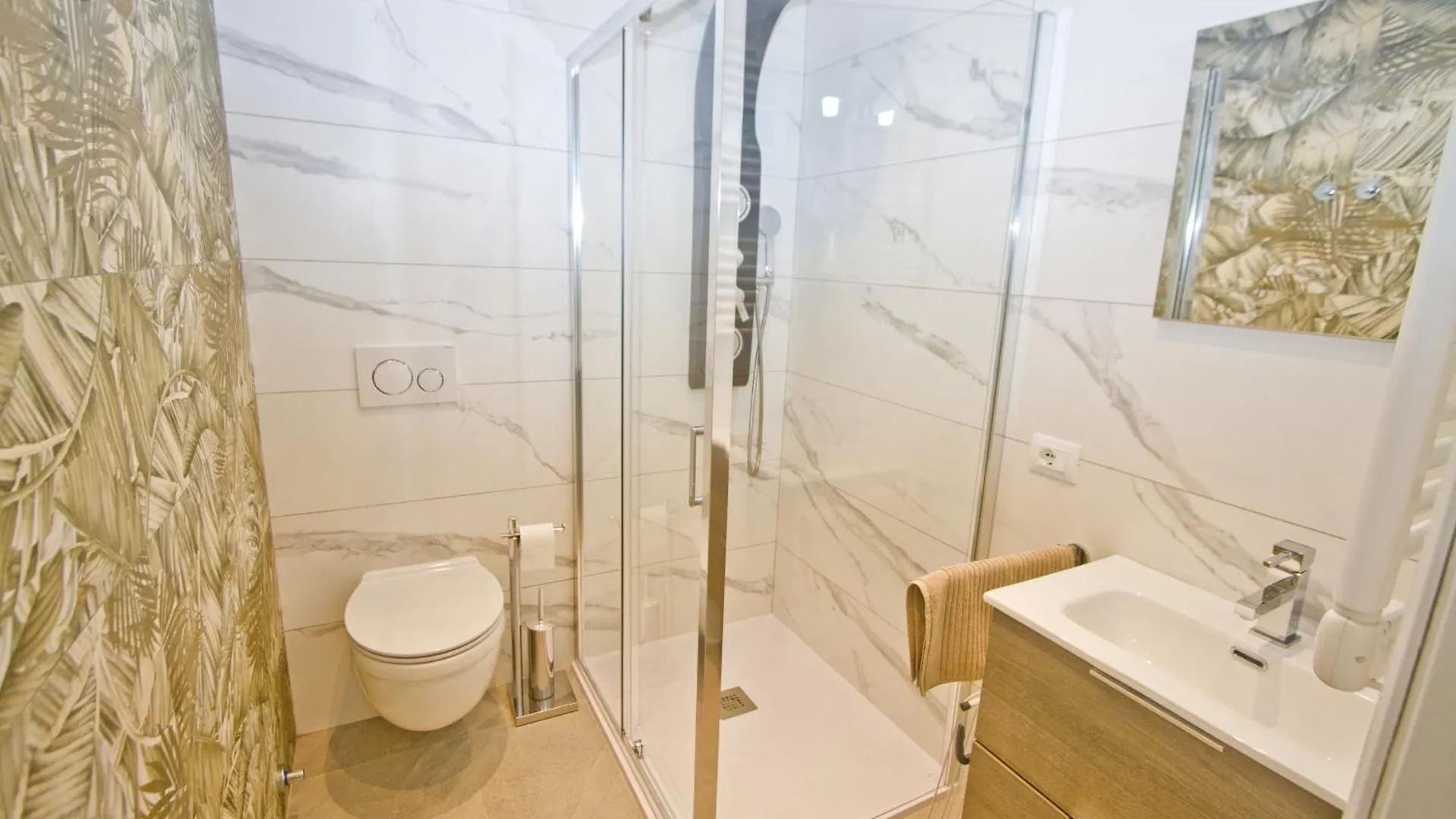 Apartmán Luxury Sea Front Condo Milord Nice